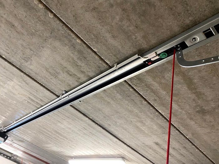 Liftmaster garagepoort contact gesloten